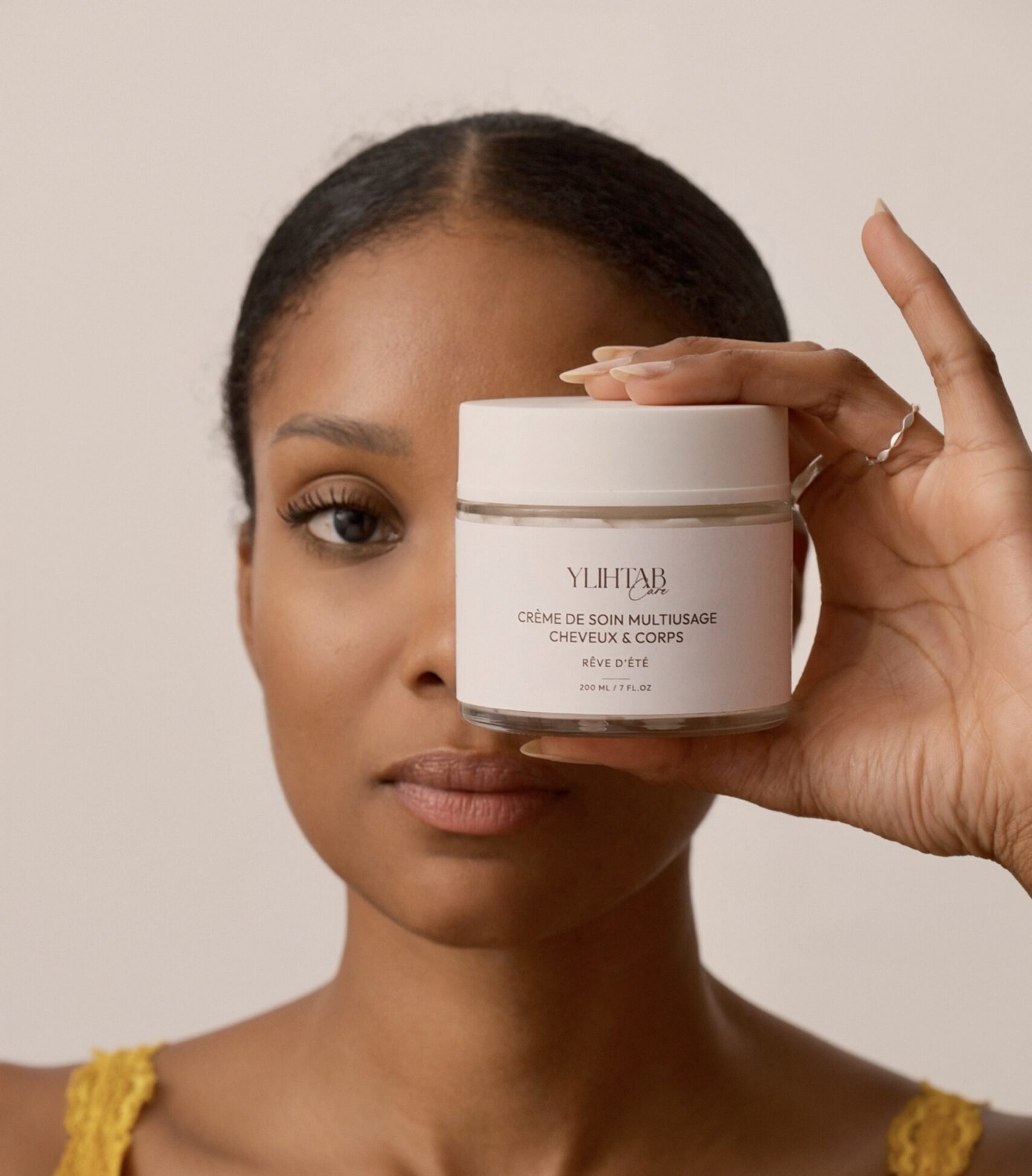 Application de la Crème Rêve d'été sur la peau